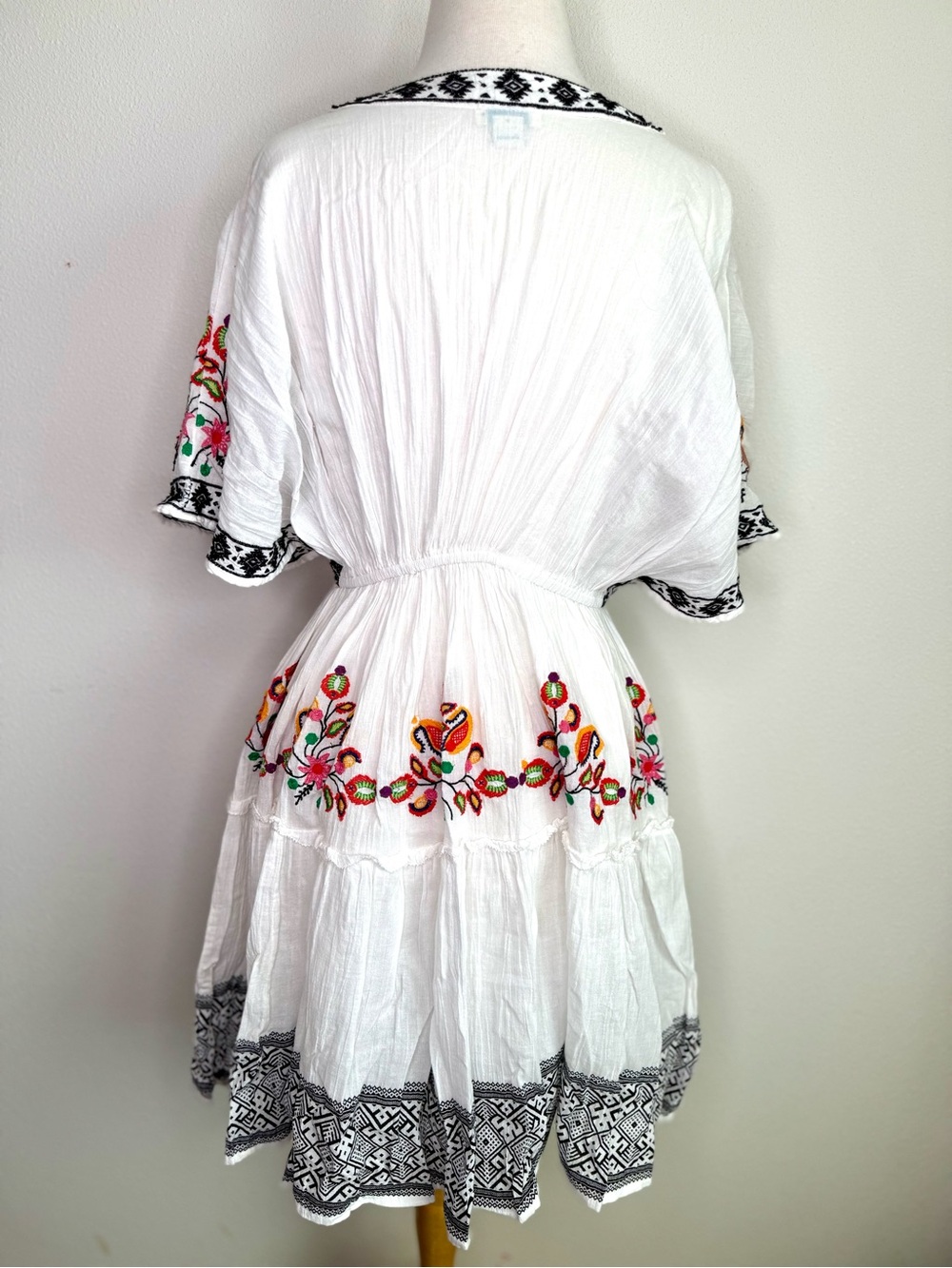 Sundance White Embroidered V-Neck Mini Dress Multicolor Floral Accents Lagenlook - Picture 6 of 7
